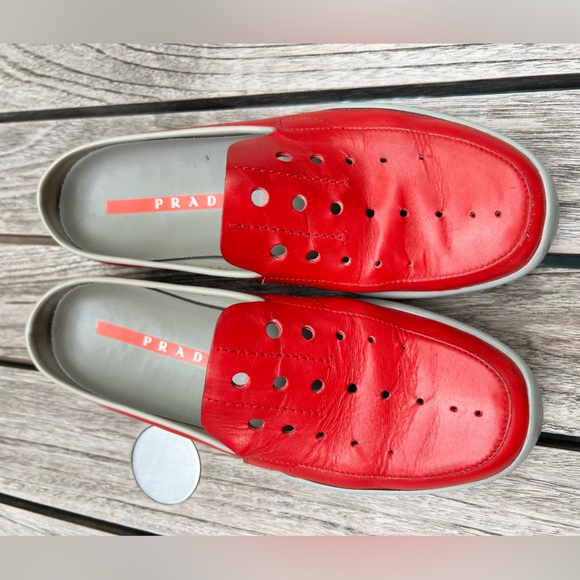 Rare find! Women’s Prada leather slides. - Picture 7 of 8